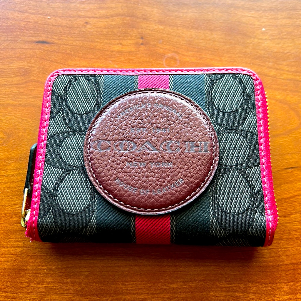 <Coach >Signature Pink Wallet